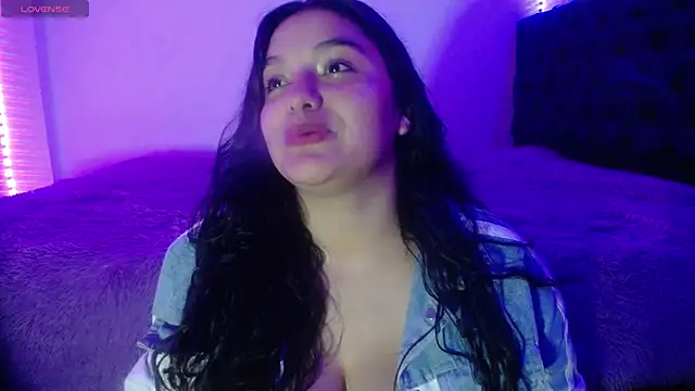 Snapshot of Laurenkenner_ chatting on 10-17-25, 06:54 Laurenkenner  online show from 10-17-25, 06:54