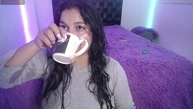 Laurenkenner  online show from 04-23-26, 06:54