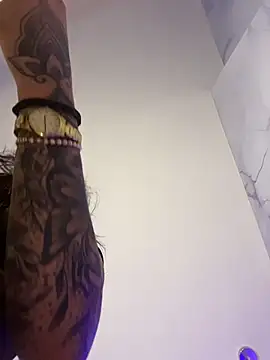 kiim taaylor online show from 11-21-25, 07:45