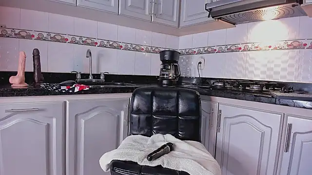 Snapshot of miamiller69 chatting on 02-08-25, 08:09 miamiller69 online show from 02-08-25, 08:09