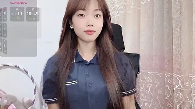 Snapshot of Lvy--v chatting on 10-31-25, 10:44 Lvy--v online show from 10-31-25, 10:44