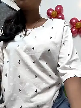 Snapshot of yhona_darling chatting on 05-19-26, 07:53 yhona darling online show from 05-19-26, 07:53