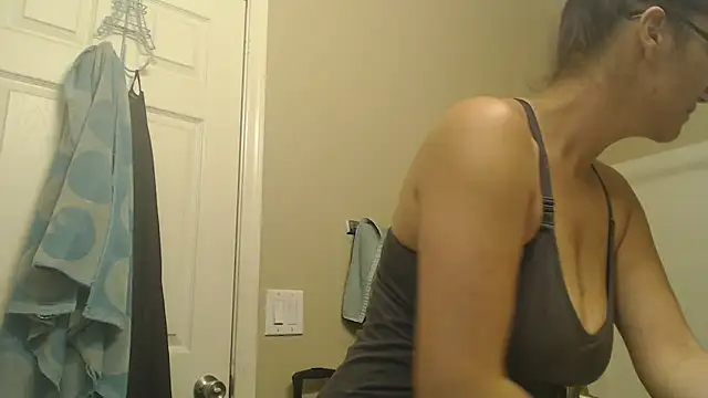 Snapshot of ManaB88 chatting on 05-19-26, 07:58 ManaB88 online show from 05-19-26, 07:58