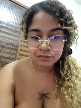 VitoriaFernandes online show from 09-11-25, 02:33