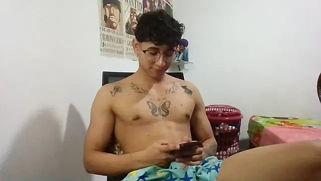 Snapshot of Dillom420 chatting on 01-15-25, 08:30 Dillom420 online show from 01-15-25, 08:30