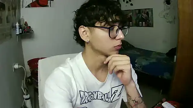 Snapshot of Dillom420 chatting on 12-19-25, 05:03 Dillom420 online show from 12-19-25, 05:03
