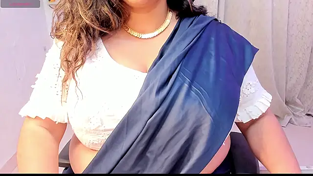 Snapshot of Gulabi_Queen chatting on 09-28-25, 04:01 Gulabi Queen online show from 09-28-25, 04:01