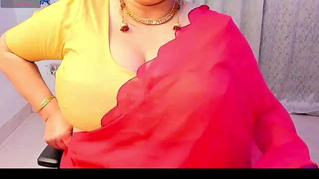 Snapshot of Gulabi_Queen chatting on 11-02-25, 05:26 Gulabi Queen online show from 11-02-25, 05:26