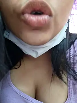 Snapshot of Myloveurvi chatting on 12-29-24, 09:17 Myloveurvi online show from 12-29-24, 09:17