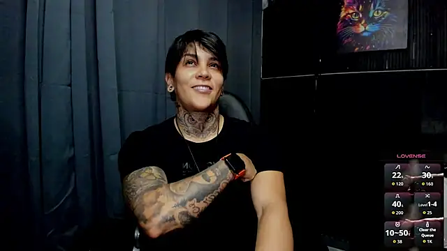 Snapshot of ZhoeStrong chatting on 11-14-25, 08:29 ZhoeStrong online show from 11-14-25, 08:29