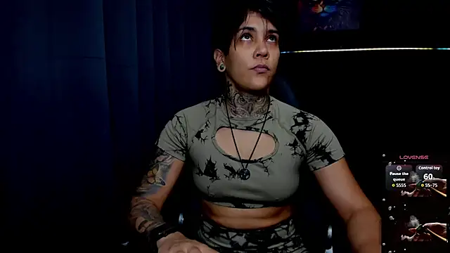 Snapshot of ZhoeStrong chatting on 11-16-25, 08:58 ZhoeStrong online show from 11-16-25, 08:58