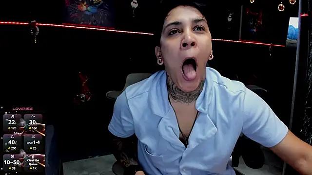 Snapshot of ZhoeStrong chatting on 12-13-25, 07:53 ZhoeStrong online show from 12-13-25, 07:53