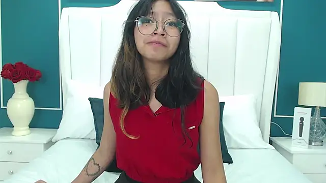 Snapshot of Yommi_Winx chatting on 12-27-24, 06:24 Yommi Winx online show from 12-27-24, 06:24