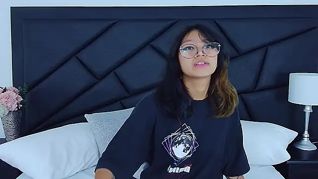 Snapshot of Yommi_Winx chatting on 12-31-24, 07:10 Yommi Winx online show from 12-31-24, 07:10