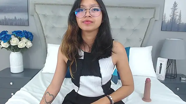 Snapshot of Yommi_Winx chatting on 01-14-25, 12:54 Yommi Winx online show from 01-14-25, 12:54