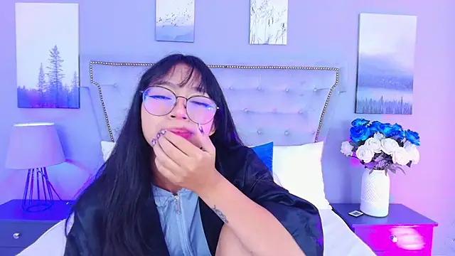 Snapshot of Yommi_Winx chatting on 10-04-25, 01:14 Yommi Winx online show from 10-04-25, 01:14