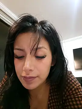 Snapshot of Lau1127 chatting on 04-18-26, 01:20 Lau1127 online show from 04-18-26, 01:20