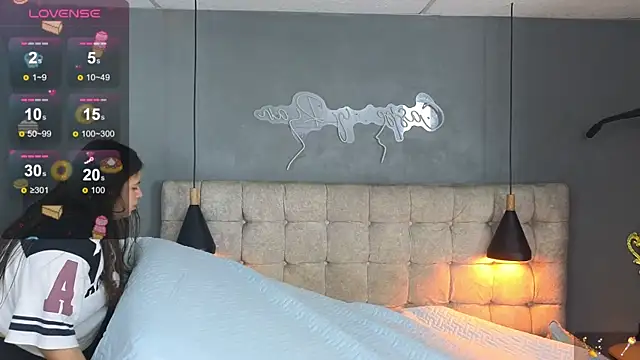 Laia and Aloby online show from 12-20-25, 10:06