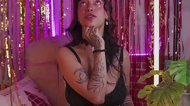 Snapshot of Kitty_arts chatting on 12-16-24, 11:39 Kitty arts online show from 12-16-24, 11:39