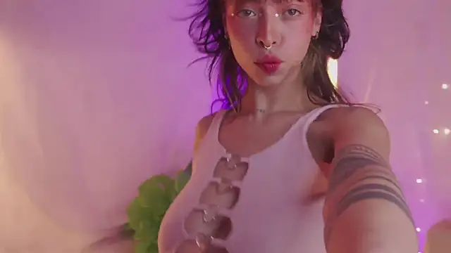 Snapshot of Kitty_arts chatting on 01-25-25, 06:46 Kitty arts online show from 01-25-25, 06:46