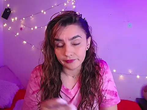 Snapshot of Lu_perez chatting on 11-10-25, 06:07 Lu perez online show from 11-10-25, 06:07