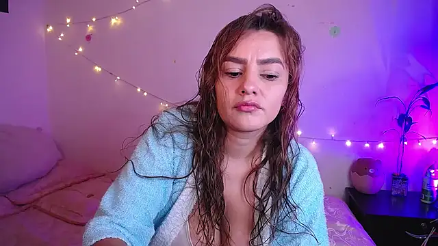 Snapshot of Lu_perez chatting on 11-15-25, 04:25 Lu perez online show from 11-15-25, 04:25