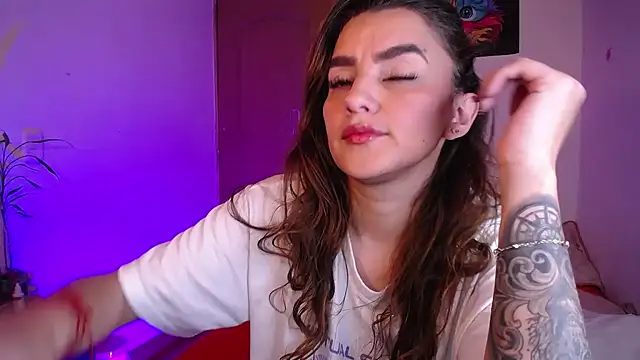 Snapshot of Lu_perez chatting on 12-05-25, 05:31 Lu perez online show from 12-05-25, 05:31