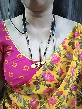 Snapshot of bhuvana555 chatting on 07-09-26, 05:17 bhuvana555 online show from 07-09-26, 05:17