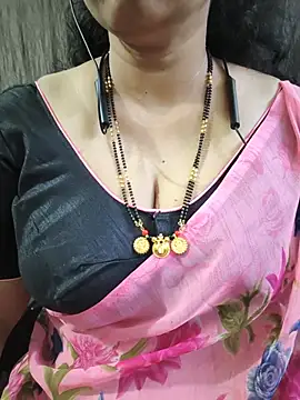 Snapshot of bhuvana555 chatting on 07-14-26, 05:40 bhuvana555 online show from 07-14-26, 05:40