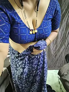 Snapshot of bhuvana555 chatting on 07-22-26, 05:27 bhuvana555 online show from 07-22-26, 05:27