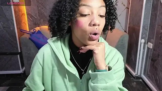 Snapshot of Violeth_b chatting on 10-22-25, 12:49 Violeth b online show from 10-22-25, 12:49