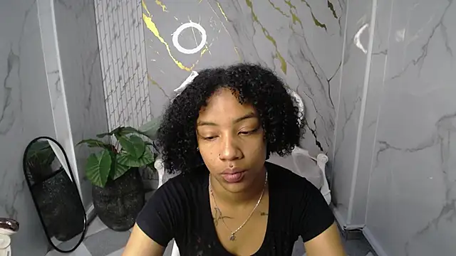 Snapshot of Violeth_b chatting on 10-24-25, 12:45 Violeth b online show from 10-24-25, 12:45