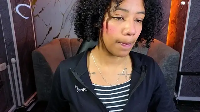 Snapshot of Violeth_b chatting on 11-06-25, 12:50 Violeth b online show from 11-06-25, 12:50