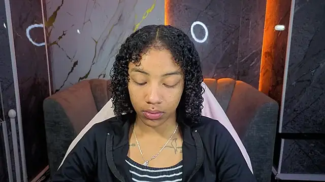 Snapshot of Violeth_b chatting on 11-12-25, 12:49 Violeth b online show from 11-12-25, 12:49