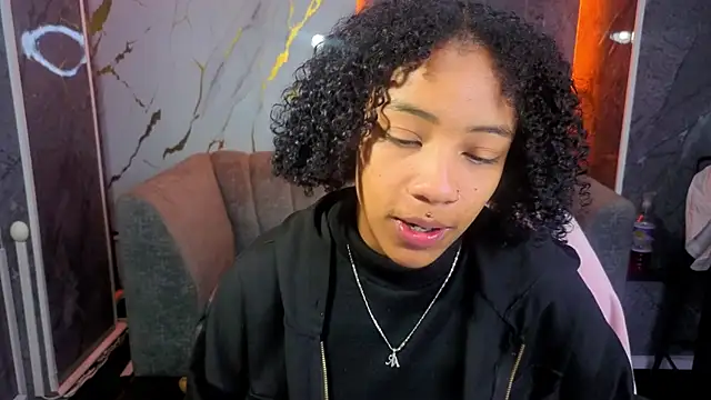 Snapshot of Violeth_b chatting on 11-13-25, 12:48 Violeth b online show from 11-13-25, 12:48