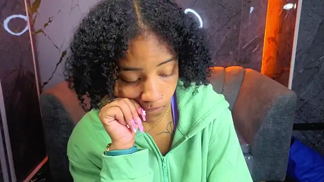 Snapshot of Violeth_b chatting on 11-14-25, 12:48 Violeth b online show from 11-14-25, 12:48