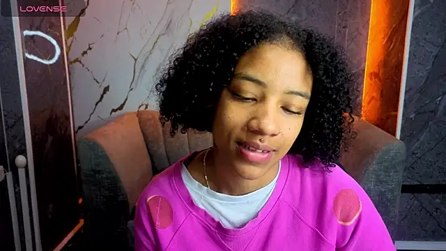 Snapshot of Violeth_b chatting on 11-15-25, 12:45 Violeth b online show from 11-15-25, 12:45