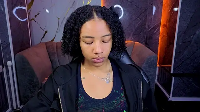 Snapshot of Violeth_b chatting on 11-18-25, 12:53 Violeth b online show from 11-18-25, 12:53