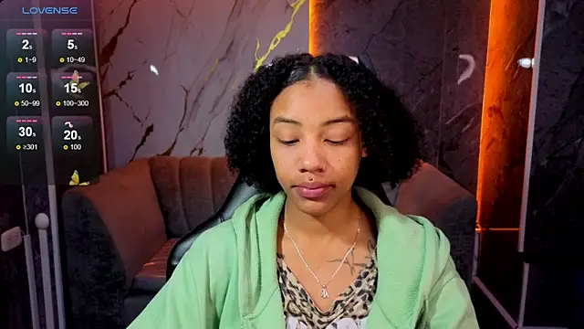 Snapshot of Violeth_b chatting on 11-19-25, 12:49 Violeth b online show from 11-19-25, 12:49