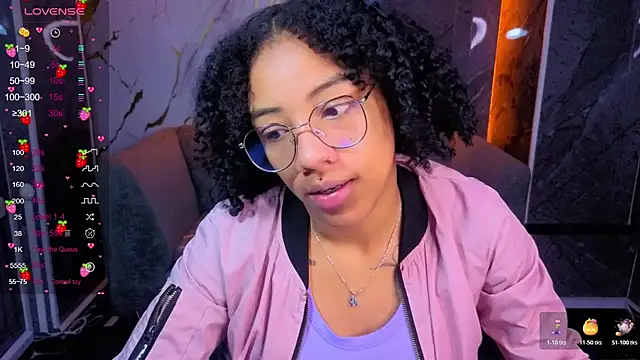 Snapshot of Violeth_b chatting on 11-21-25, 12:48 Violeth b online show from 11-21-25, 12:48