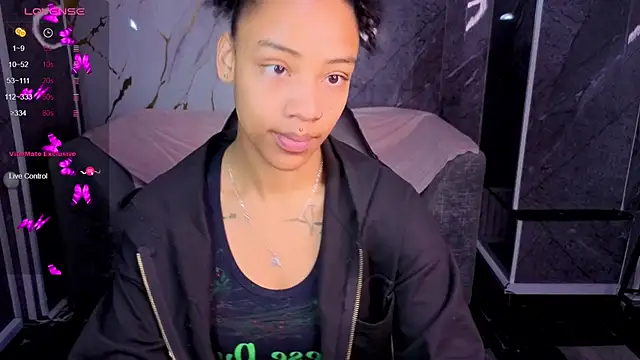 Snapshot of Violeth_b chatting on 11-25-25, 12:49 Violeth b online show from 11-25-25, 12:49