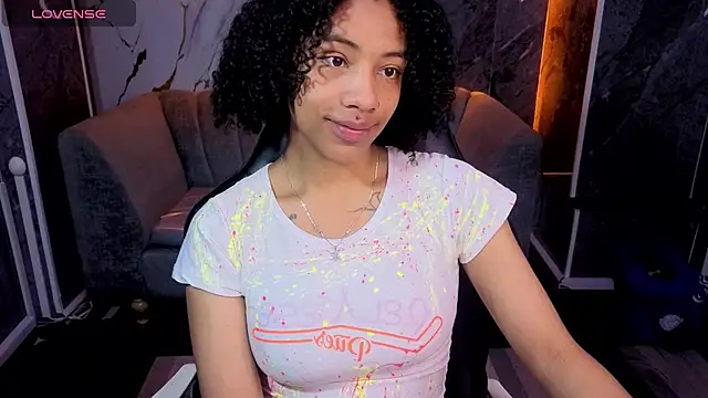 Snapshot of Violeth_b chatting on 11-27-25, 12:40 Violeth b online show from 11-27-25, 12:40