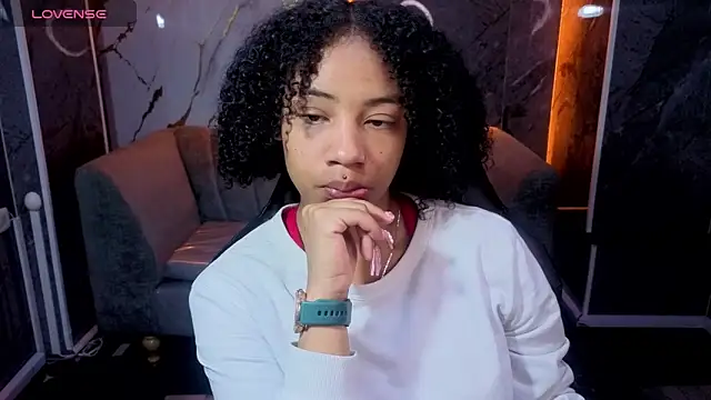 Snapshot of Violeth_b chatting on 11-28-25, 12:41 Violeth b online show from 11-28-25, 12:41