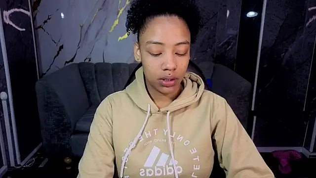 Snapshot of Violeth_b chatting on 11-29-25, 12:52 Violeth b online show from 11-29-25, 12:52