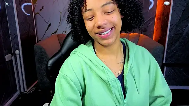 Snapshot of Violeth_b chatting on 12-03-25, 12:47 Violeth b online show from 12-03-25, 12:47