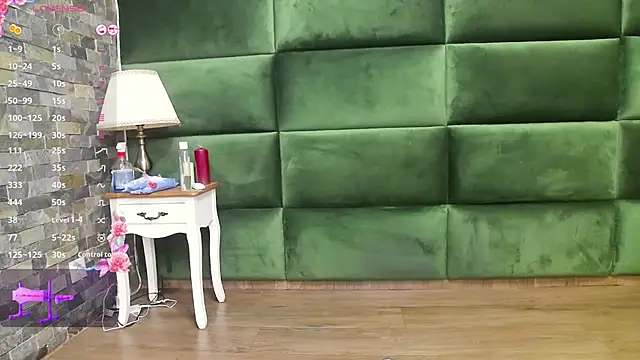 Snapshot of SelenSummer chatting on 11-10-25, 07:57 SelenSummer online show from 11-10-25, 07:57