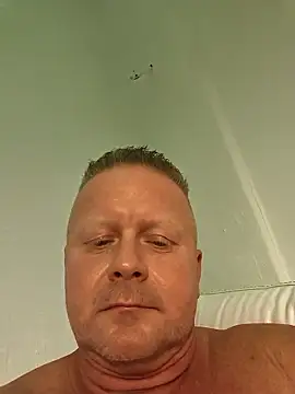Snapshot of swingr chatting on 04-12-26, 11:10 swingr online show from 04-12-26, 11:10