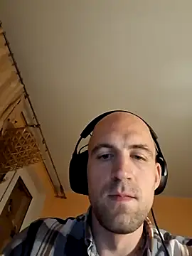 Snapshot of Kulokas chatting on 10-11-25, 09:57 Kulokas online show from 10-11-25, 09:57