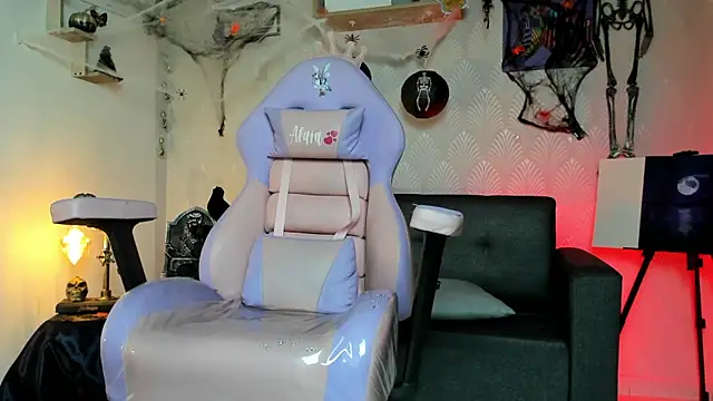 Snapshot of Alaia_Love77 chatting on 10-31-25, 11:44 Alaia Love77 online show from 10-31-25, 11:44