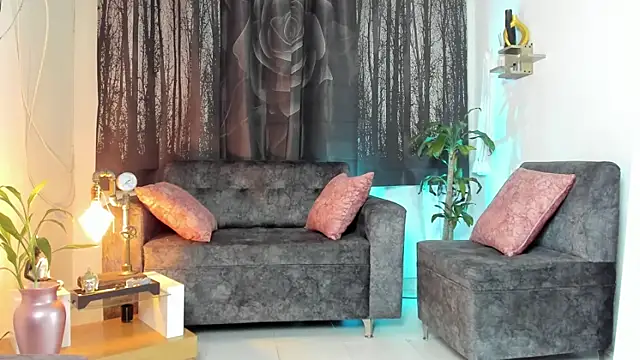 Snapshot of Alaia_Love77 chatting on 11-16-25, 10:48 Alaia Love77 online show from 11-16-25, 10:48